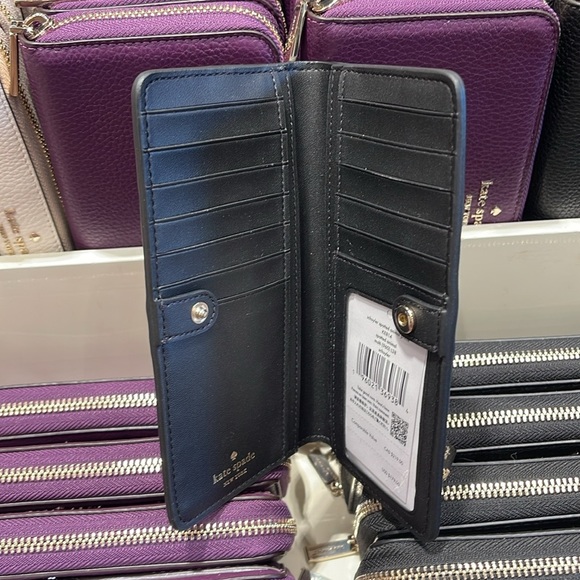 Kate Spade Schuyler Large Slim Bifold Wallet
COLOR:
Multi
NWT - Picture 4 of 16